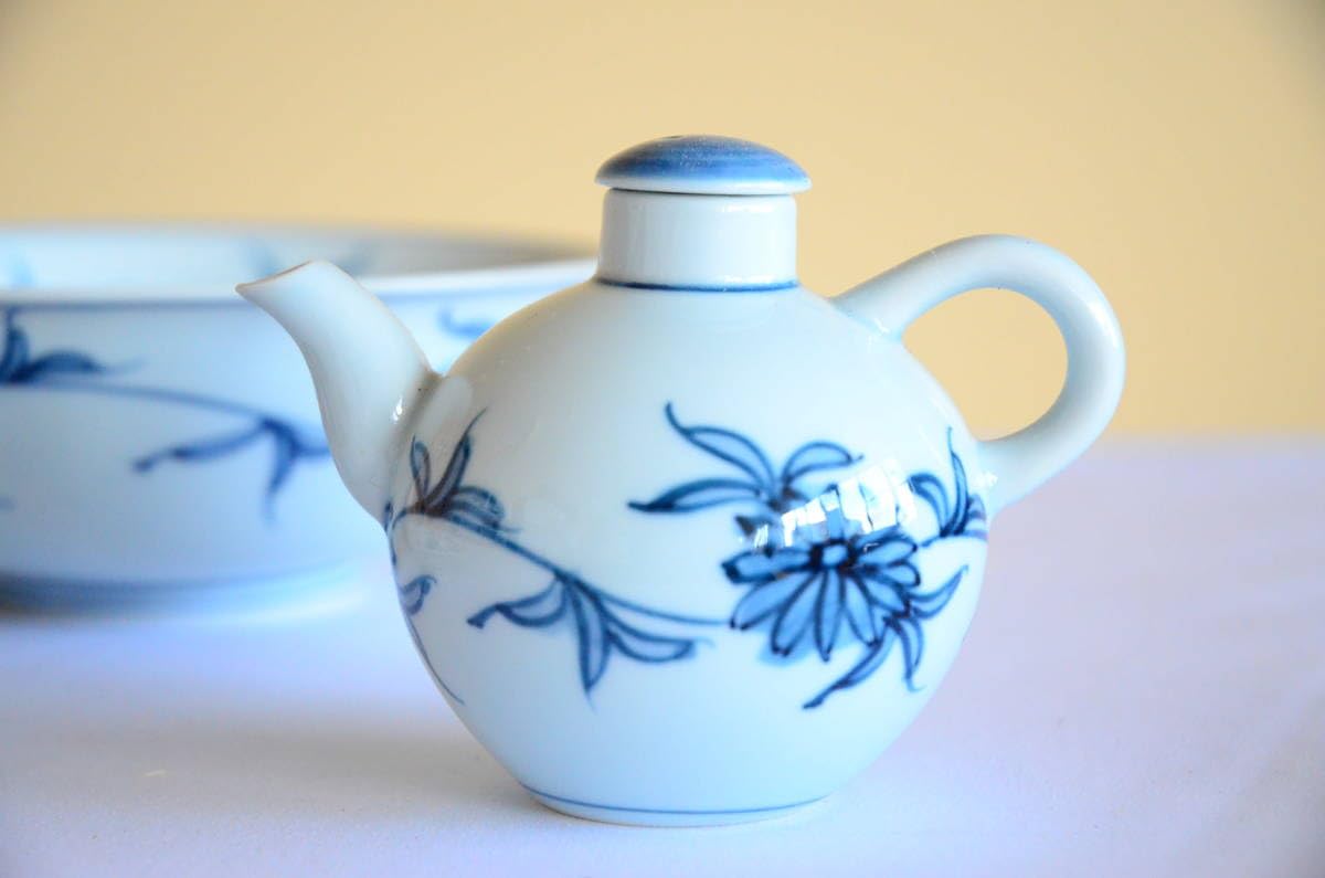 Amazon.co.jp: 館林源右衛門 染付 菊唐草紋様 新香揃 共箱 醤油